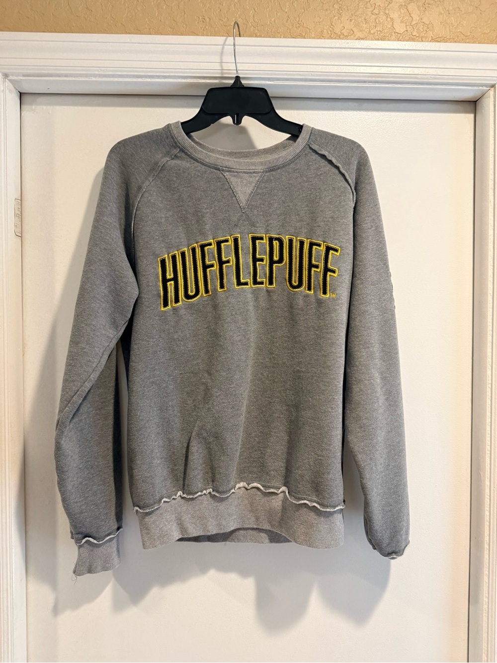 Harry Potter Warner Bros. Grey Hufflepuff Crewneck Sweatshirt